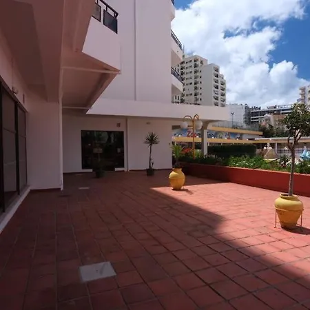 Apartment Praia Da Rocha, 300 M From Beach, Heart Of Social And Night Life